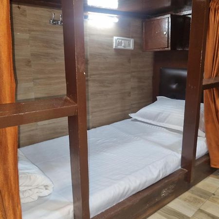 Unibed Dormitory Bombay Extérieur photo