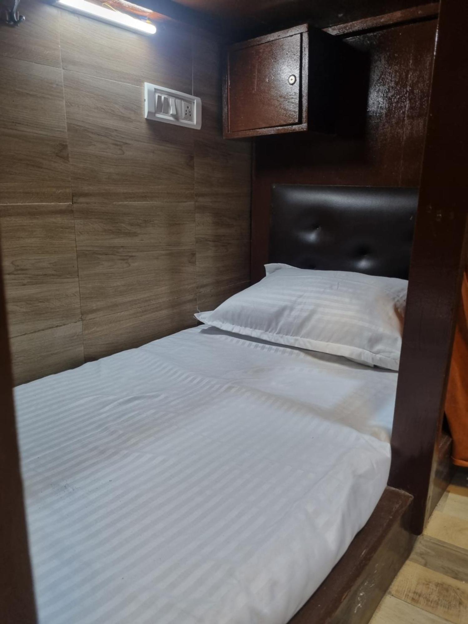 Unibed Dormitory Bombay Extérieur photo