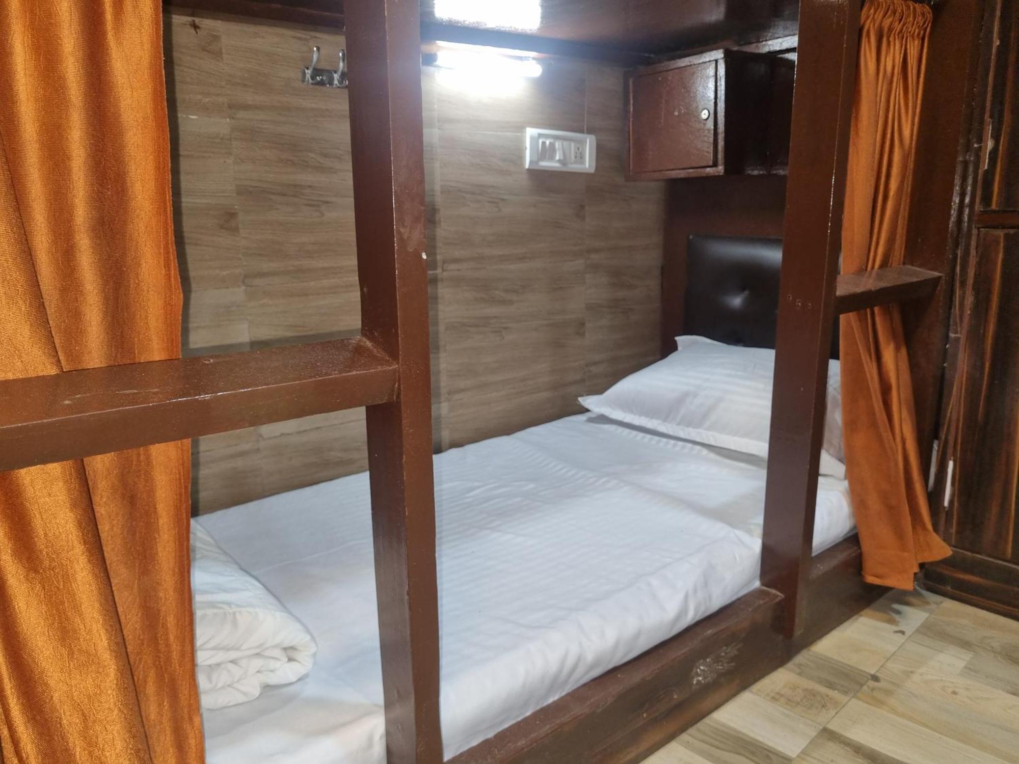 Unibed Dormitory Bombay Extérieur photo