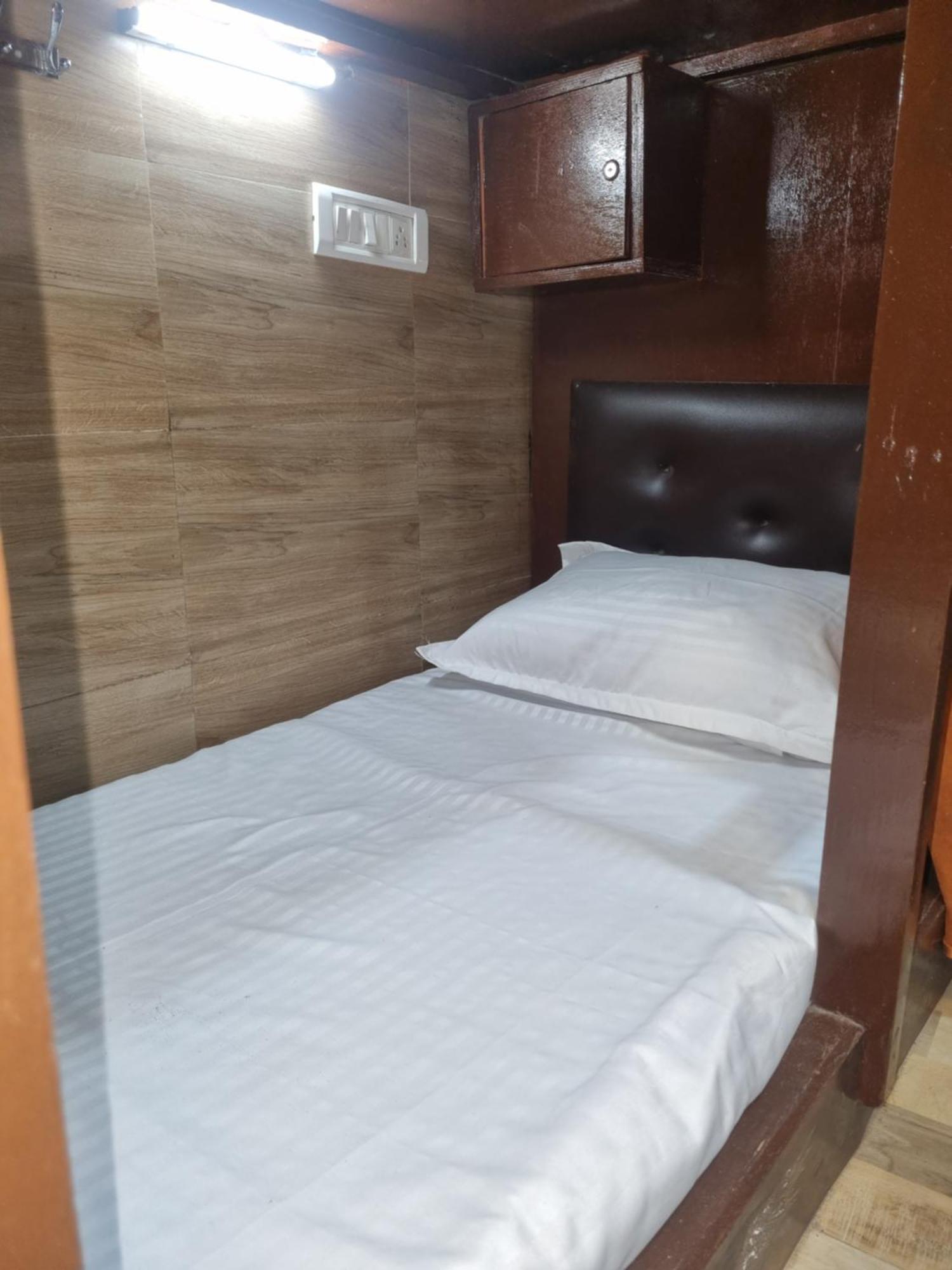 Unibed Dormitory Bombay Extérieur photo