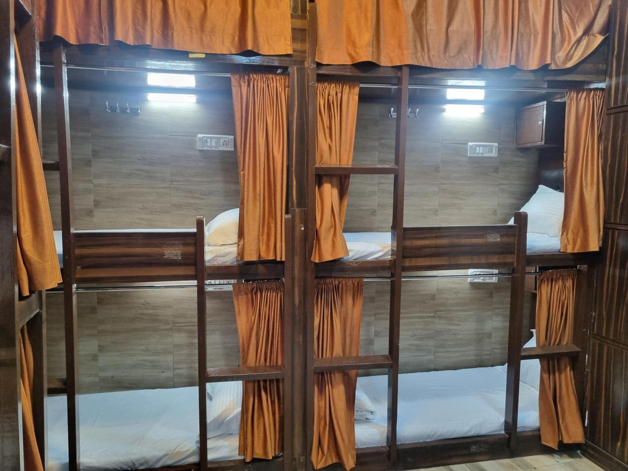 Unibed Dormitory Bombay Extérieur photo