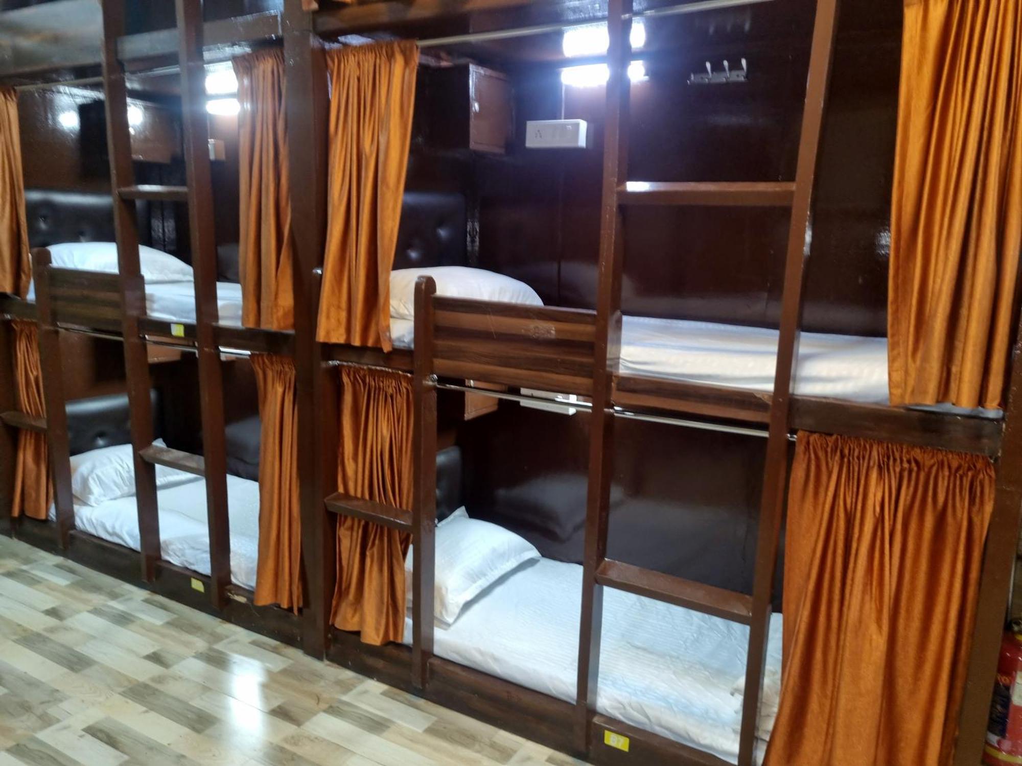 Unibed Dormitory Bombay Extérieur photo